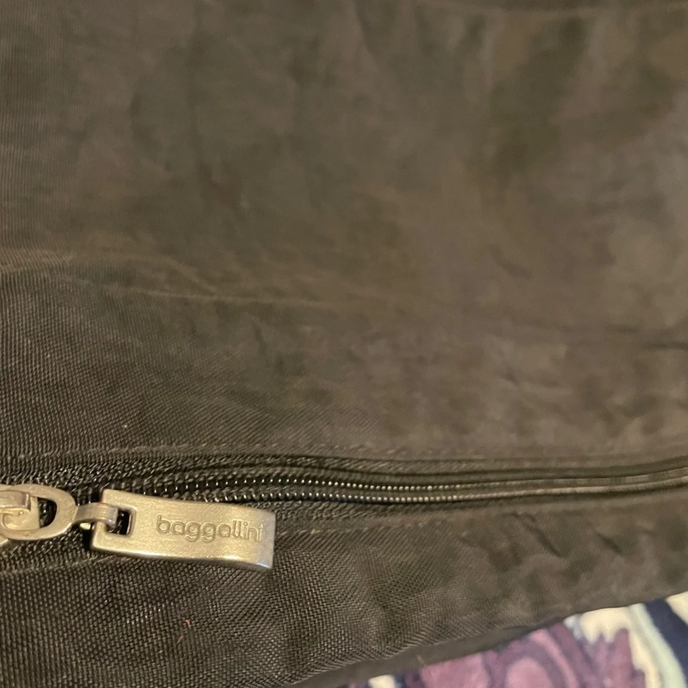 Baggallini Black Hobo Crossbody Shoulder‎ Bag Travel Vacation Basic Casual